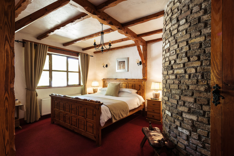 Bedroom 2, Tudor Lodge