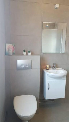 Bathroom 2, Two bathrooms Free parking Beds for 9 pers Great view, Eyrarsveit
