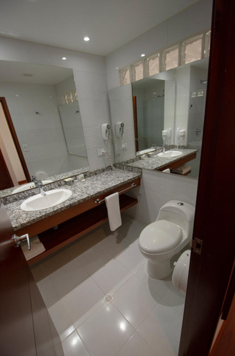 Bathroom 3, HOTEL CUELLAR'S, San Juan de Pasto