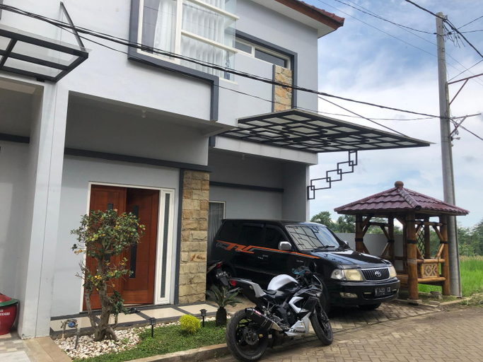 Others 4, Villa Alraza, Malang