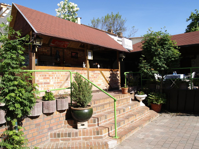 Food & Drinks