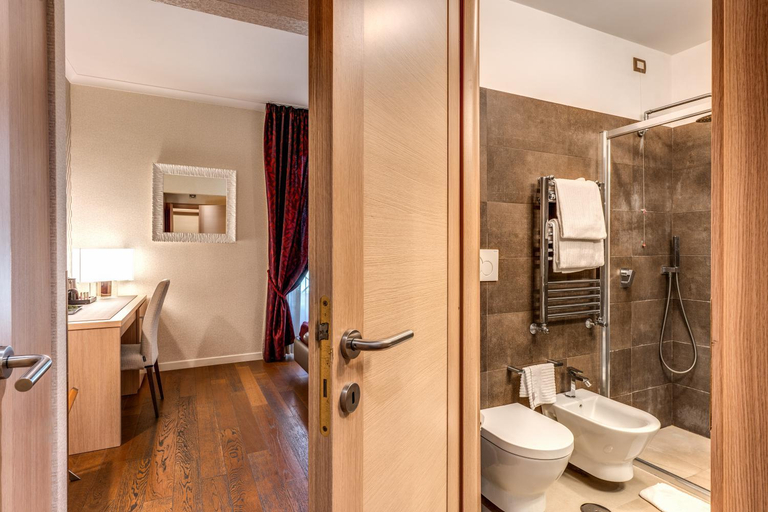 Bathroom 4, Roma Boutique Hotel, Roma