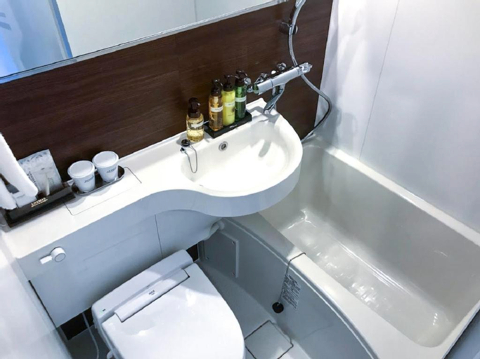 Bathroom 14