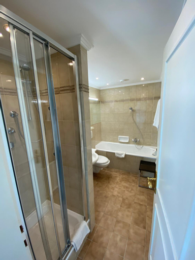 Bathroom 11