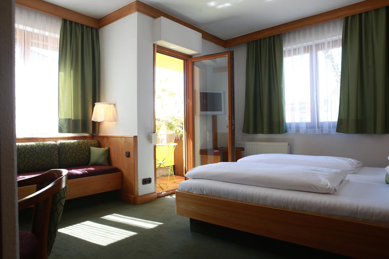 Bedroom 2, HOTEL ZILLNERs EINKEHR ***, Braunau am Inn