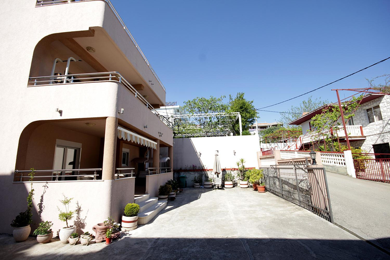 Others 4, Villa Glavanovic