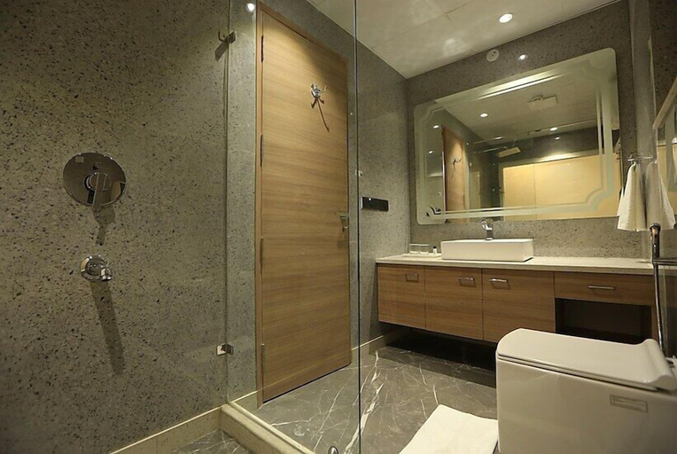 Bathroom 5, Hotel 91 Huda City Centre, Gurgaon