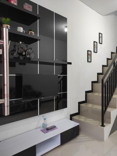 Others 5, Villa Alraza, Malang