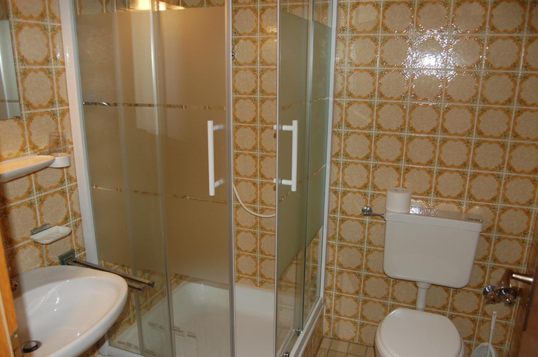 Bathroom 2, Gasthof Metzgerei Neumeyer, Eichstätt