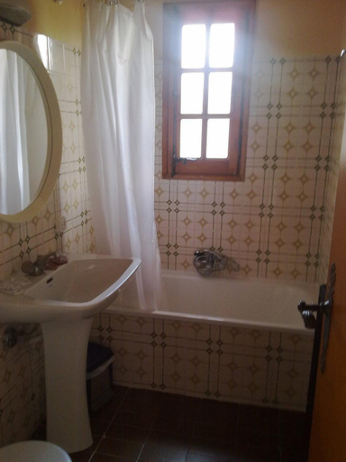 Bathroom 3, Terralta, Girona