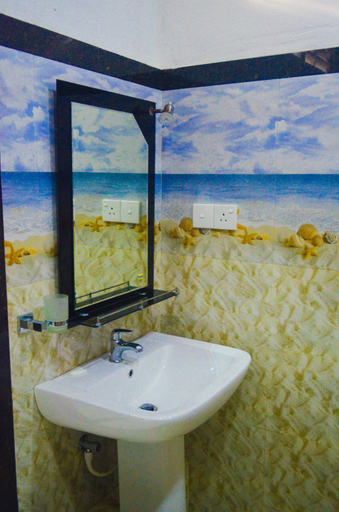 Bathroom 3, Linda Cottage, Galle Four Gravets
