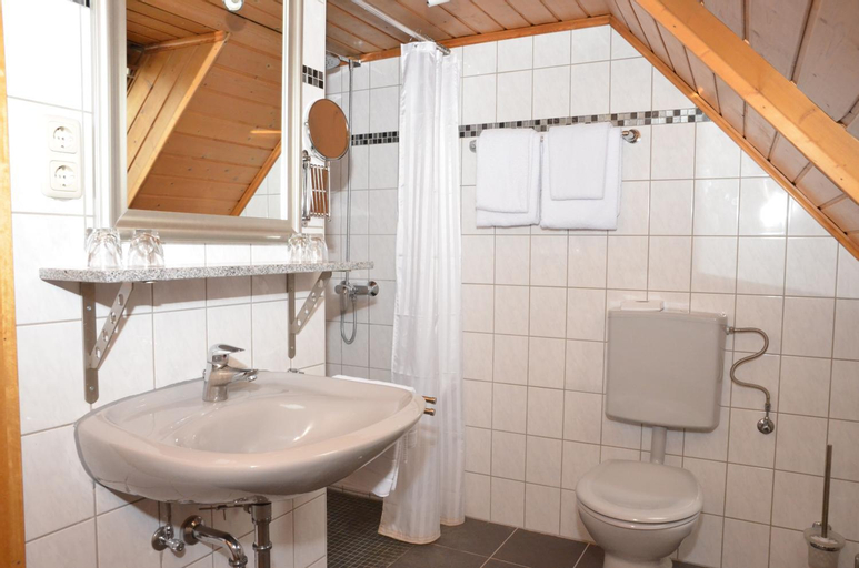 Bedroom 3, Weingasthof Zum weißen Roß, Alzey-Worms