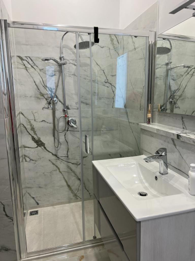 Bathroom 3, La Corte del Moro, Syracuse