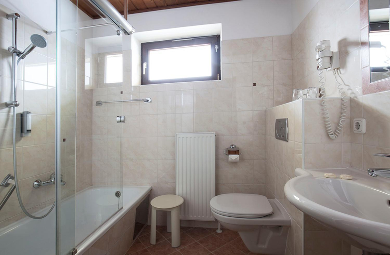 Bathroom, Landhotel Agathawirt, Gmunden