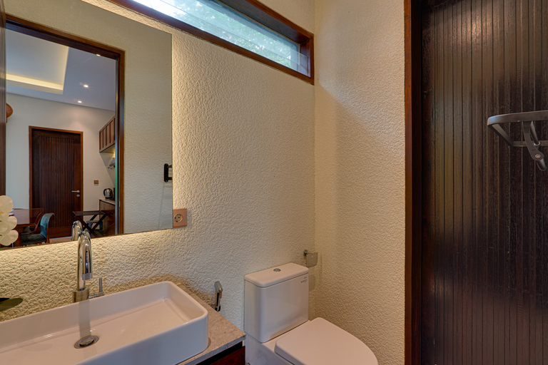Bathroom 4, Villa Queeno Nusa Dua near Pandawa Beach by Nabe Hospitality Management, Badung