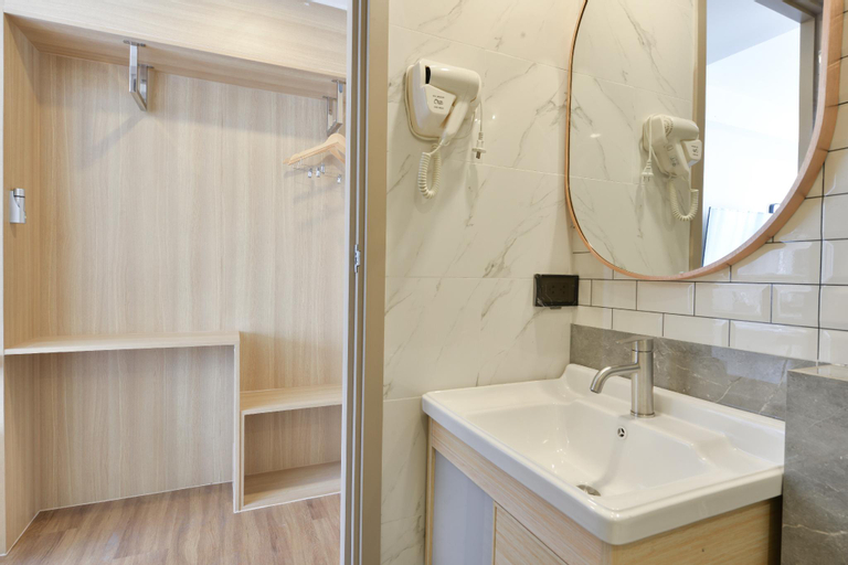 Bathroom 9
