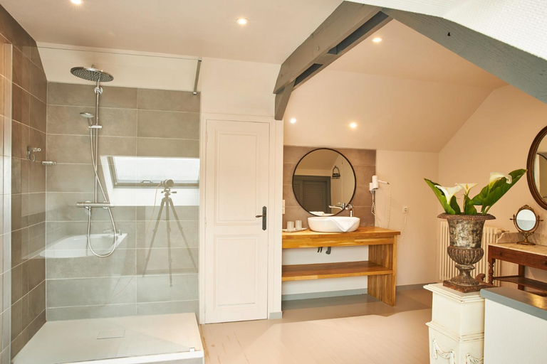 Bathroom 4, Domaine Utah Beach - Le Grand Hard, Manche