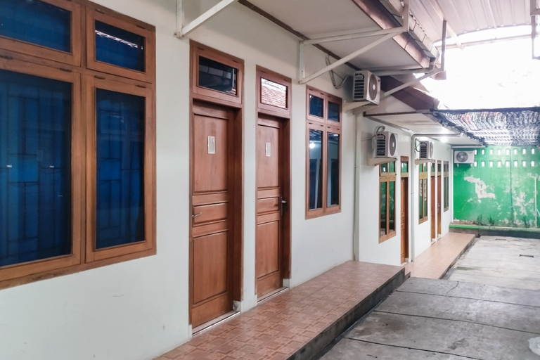 Exterior & Views 2, RedDoorz @ Guesthouse Oemah Opa Metro Lampung, Metro