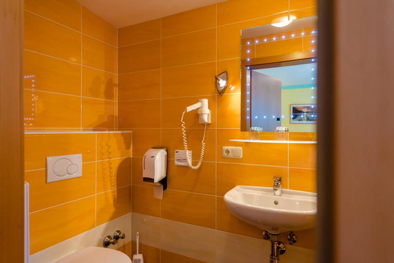 Bathroom 4, 1a Hotel Steiner, Murtal