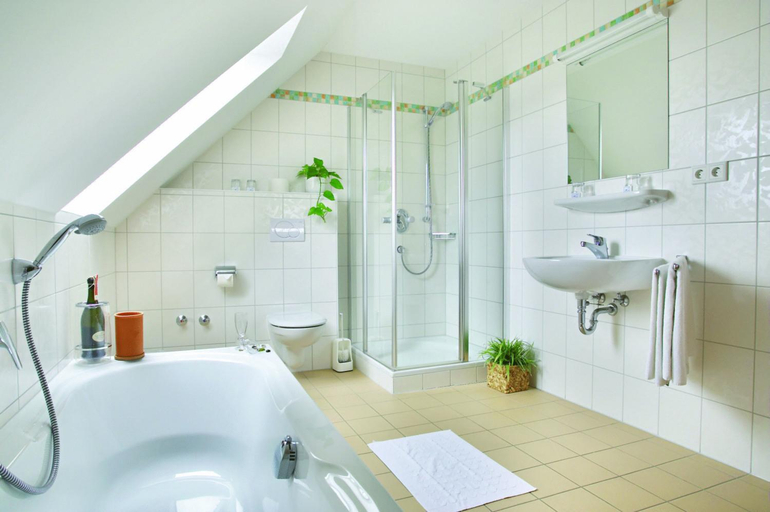 Bathroom 3, Landgasthof Landhotel Wild, Landshut