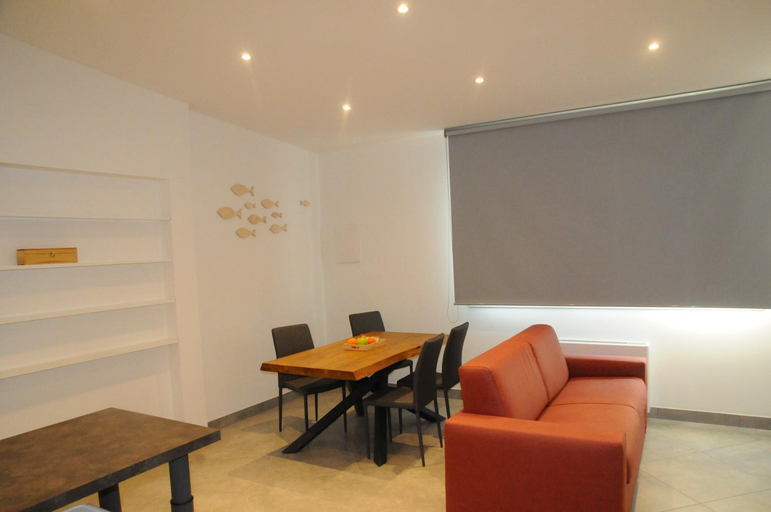 Others 5, House of Oscar, Rovigo