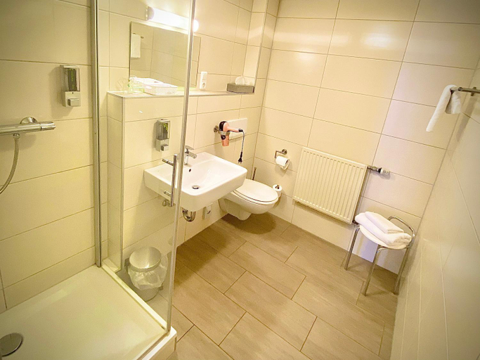 Bathroom 3, Fichtel-Hotel by Meister Bar, Wunsiedel im Fichtelgebirge