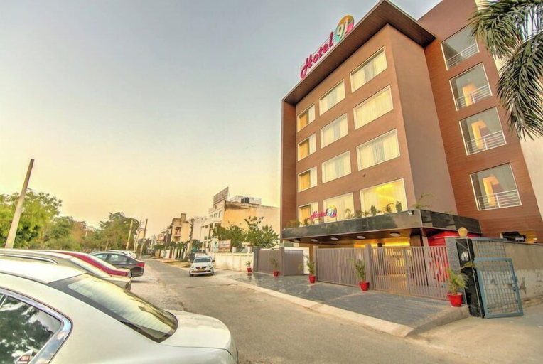Exterior & Views 2, Hotel 91 Huda City Centre, Gurgaon