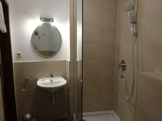 Bathroom 3, Hotel Weingartner, Mannheim
