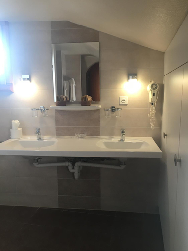 Bathroom 4, La Dent-du-Midi Hotel & Restaurant, Saint-Maurice