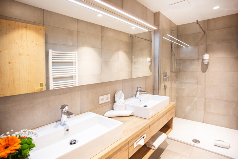 Bathroom 3, Der Dolomitenhof - Tristach, Lienz
