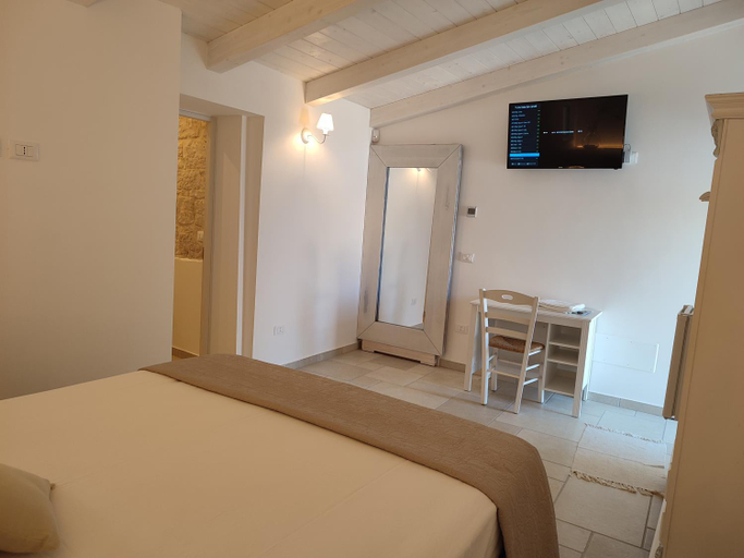 Others 5, La Relais del Trullo, Bari