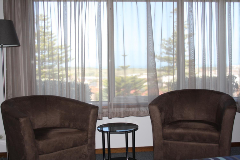 Others 5, Raglan Motor Inn, Warrnambool
