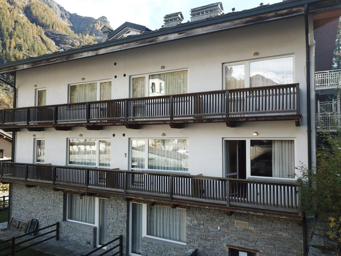 Others 4, 5 Minutes from Monterosa Ski, Small Cottage, Aosta