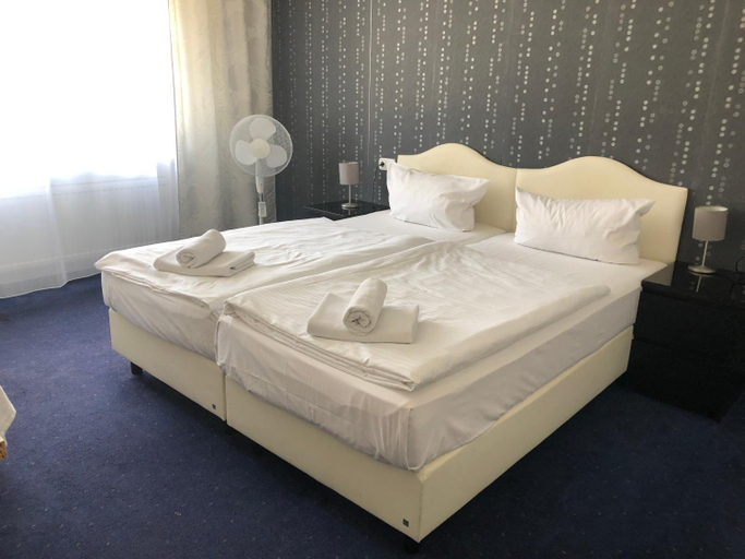 Bedroom 2, Hotel Royal Hanau, Main-Kinzig-Kreis
