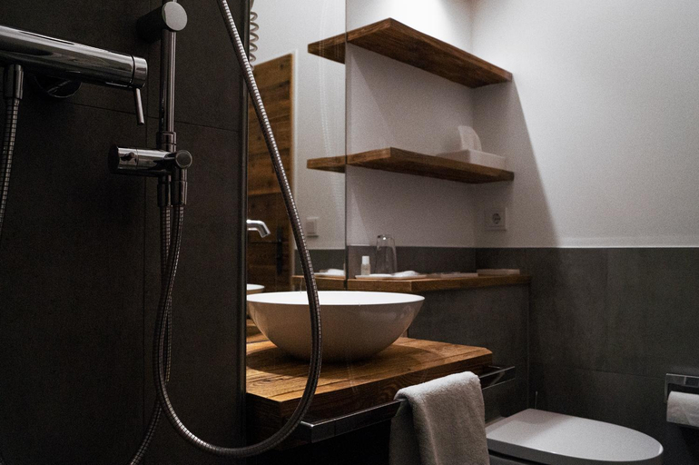 Bathroom 3, Hotel Almwirt, München