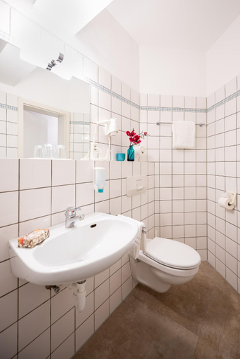 Bathroom 3, Hotel Nibelungen Hof, Wesel