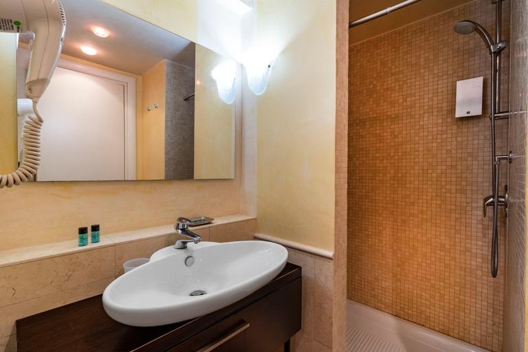 Bathroom 2, Doge Morosini Palace by Wonderful Italy, Venezia