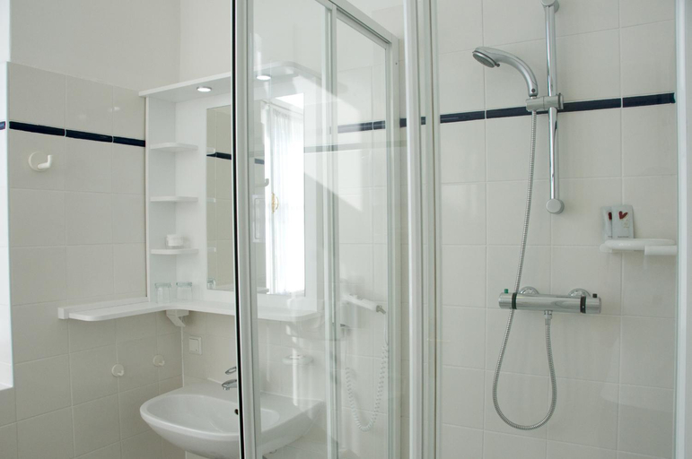 Bathroom 4, Schloss Gumpoldskirchen, Mödling