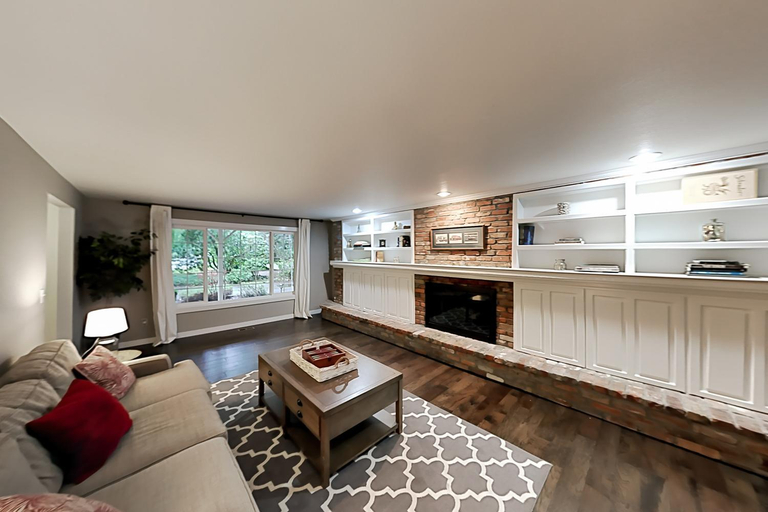Others 5, Woodinville Escape, King