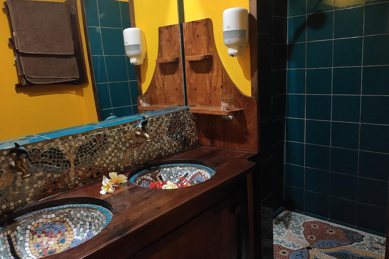 Bathroom 2, Clair de Lune, Diana