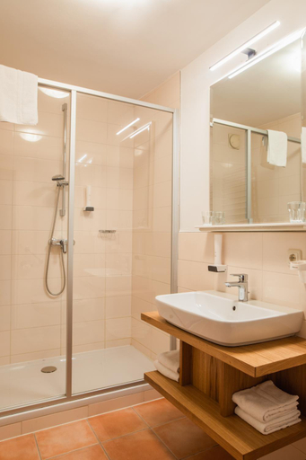 Bathroom 3, Attergauhof, Vöcklabruck