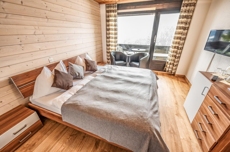 Bedroom, Hotel Restaurant Zur alten Gasse, Goms