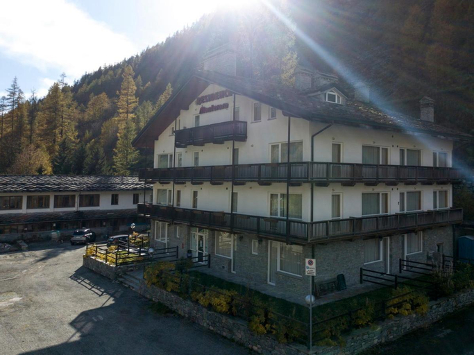 Others 2, 5 Minutes from Monterosa Ski, Small Cottage, Aosta