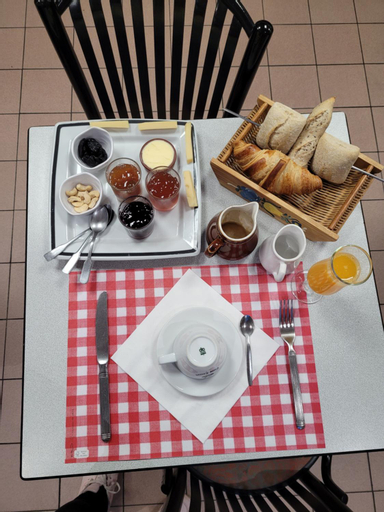 Food & Drinks