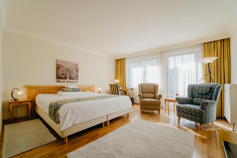 Bedroom 3, Hotel Waldkrug, Paderborn