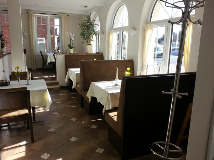 Others 4, Hotel Helena, Harburg