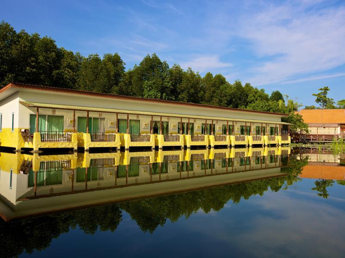 Exterior 1