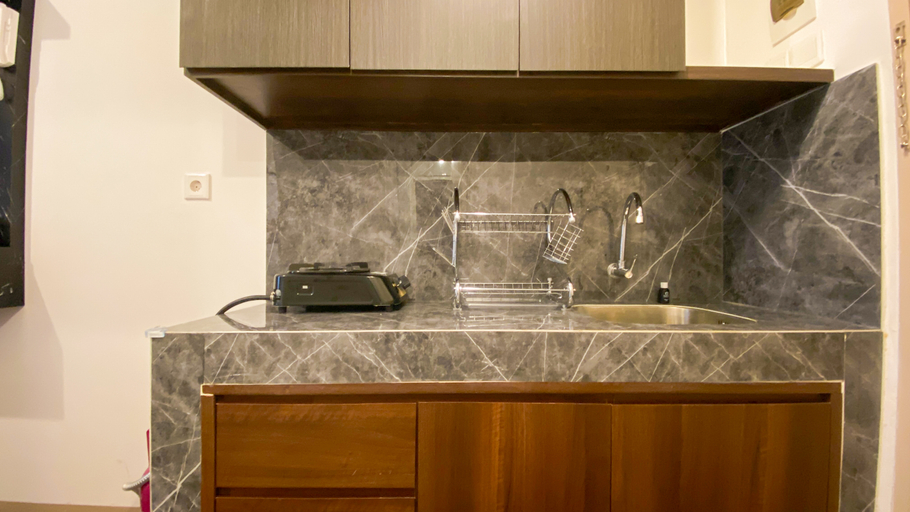 Others 4, Modern and Scenic Studio at Tokyo Riverside PIK 2 Apartment By Travelio, Tangerang