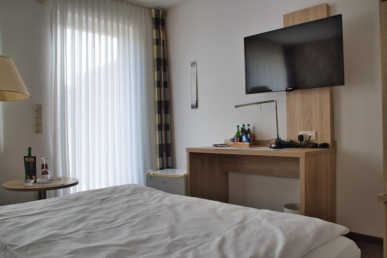 Bedroom 3, Hotel Quellenhof, Salzgitter