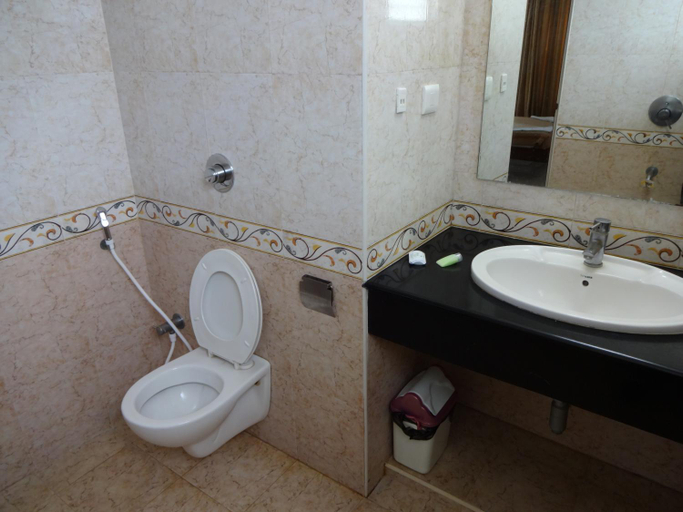 Bathroom 5, Lotus A Pondy Hotel, Viluppuram